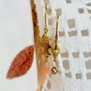 Earrings ✨✨✨ #summertime☀️ #gold #monoearring #coral #diamond #finejewels #monicagjewels🍇🍎🍓🍒🥕